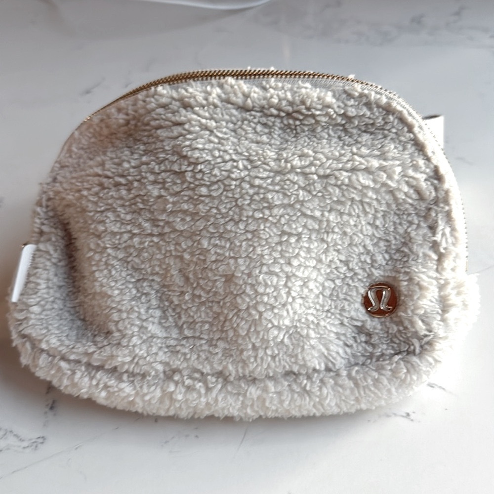 Lululemon Everywhere Sherpa Belt Bag Fleece In Color White Ivory and Gold - Picture 12 of 15